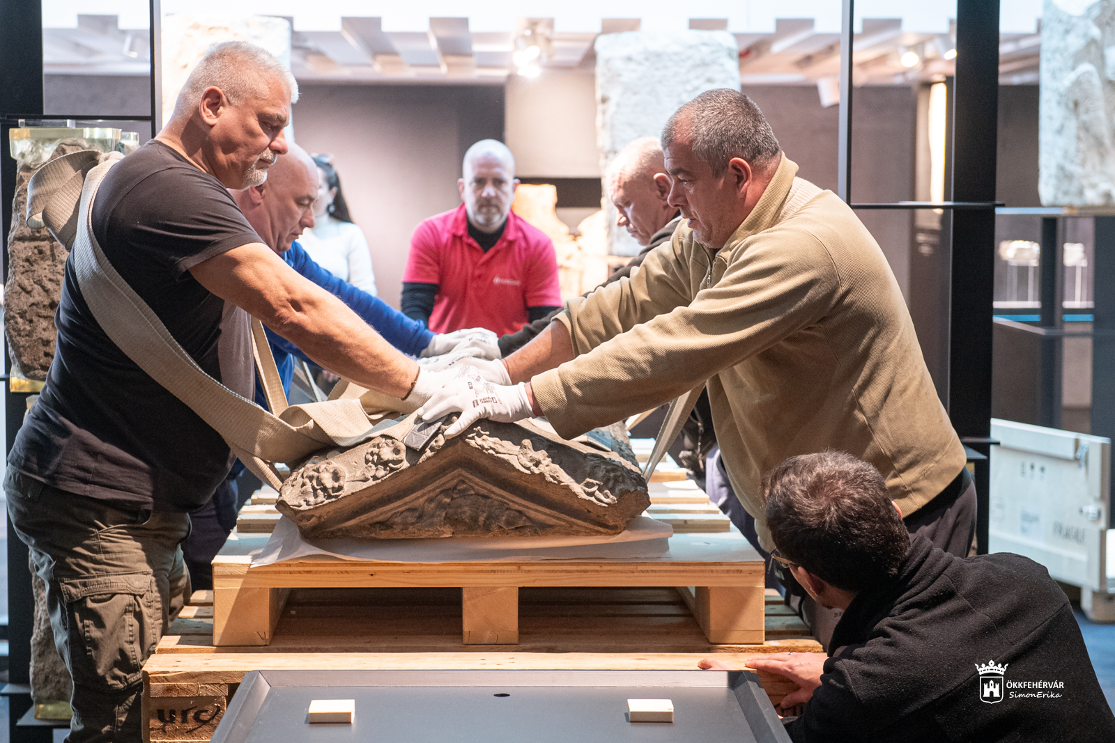 Megérkezett Székesfehérvárra Árpád-házi Boldog Erzsébet gyönyörű szarkofágfedele